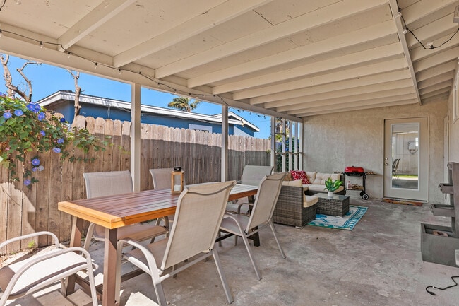 Building Photo - 1421 Dubuque St