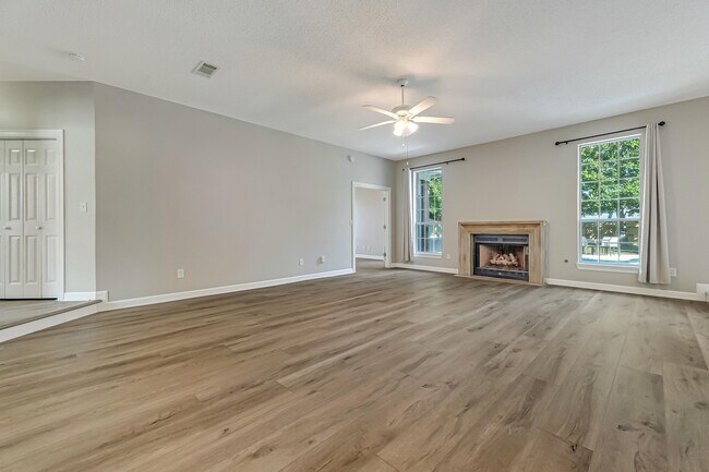 Building Photo - 114 Dana Pointe