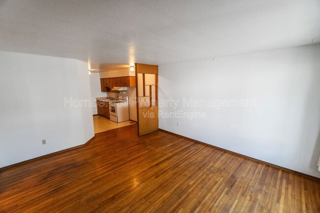 Building Photo - 807 W Alice Ave