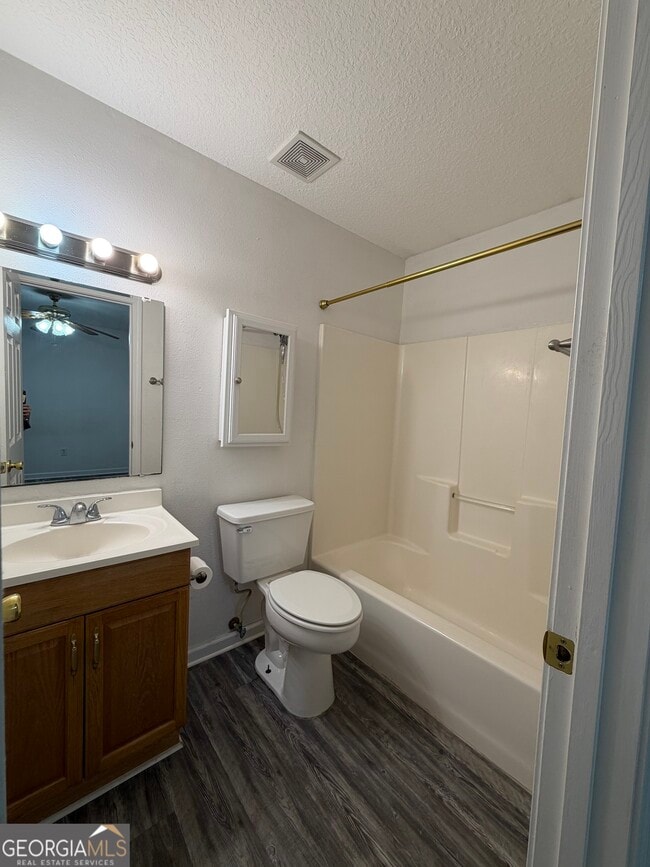 Building Photo - 401 Lawnwood Ct