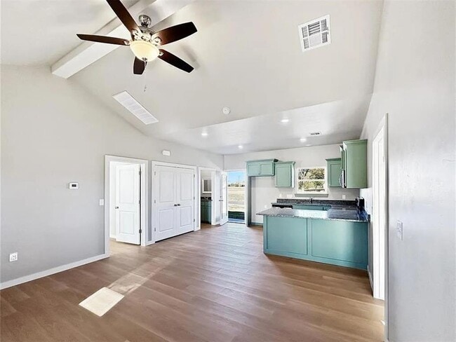 Building Photo - 2012 Willow Pl