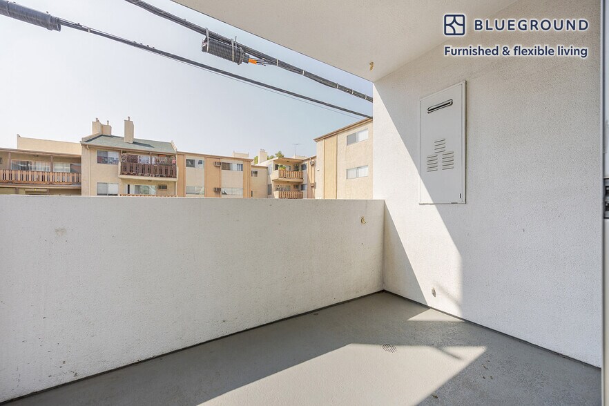 Building Photo - 10473 Santa Monica Blvd