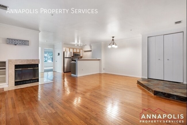 Building Photo - 10 Greystone Ct