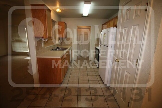 Building Photo - 2703 Lucille Dr