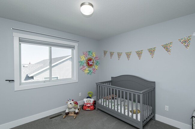 Building Photo - Gorgeous, spacious home on beautiful count...