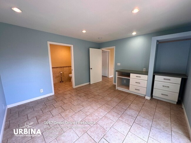 Building Photo - Spacious East Petaluma Home with Main-Floor Bedroom Suite