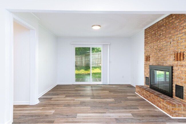 Building Photo - 4 bed/3 bath Walk to Lane Stadium Pet Frie...