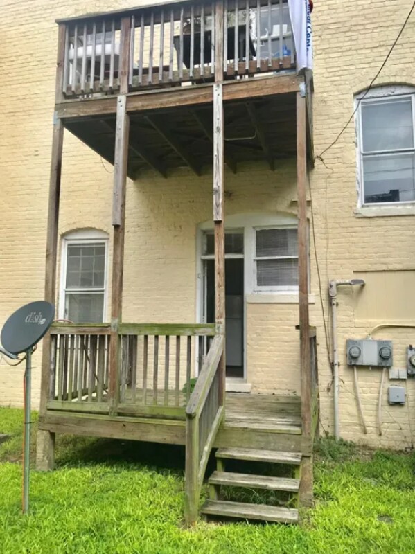 Building Photo - 1022 Maplewood Ave
