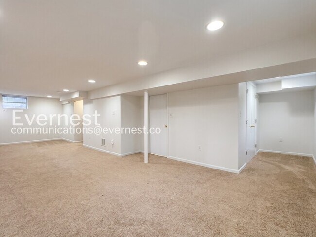 Building Photo - 4-Bed/2-Bath Home with Fenced Yard/ Available Soon!