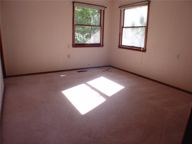 Building Photo - 20 Cobb Cir