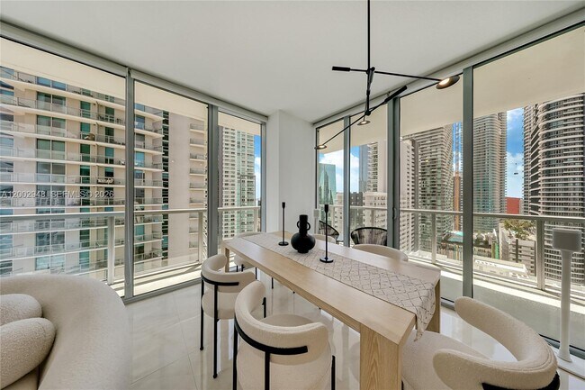 Building Photo - 1111 SW 1st Ave