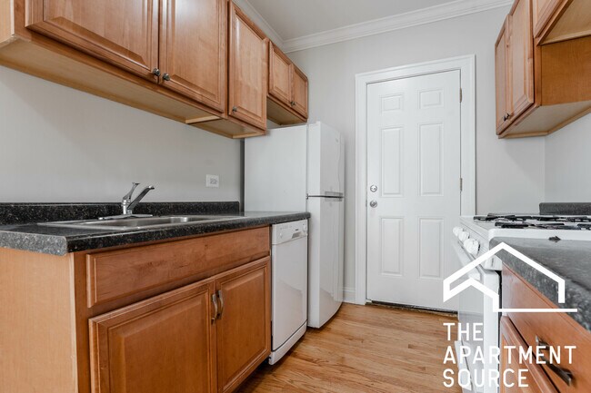 Building Photo - 3815 N Greenview Ave