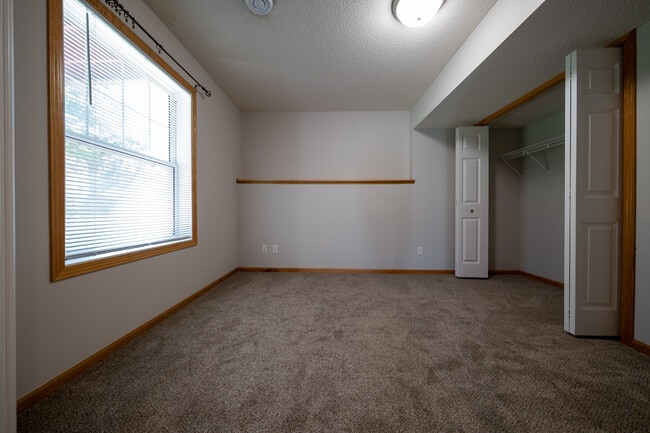 Building Photo - 12101 Waconia Cir NE