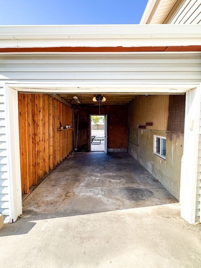 Building Photo - 1545 Barbara Cir