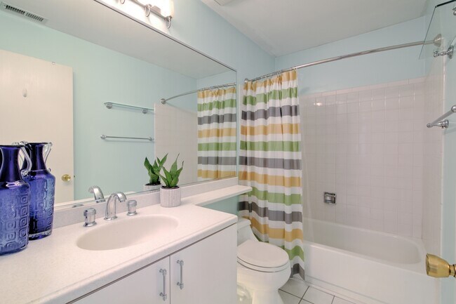 Building Photo - 741 Acorn Ct