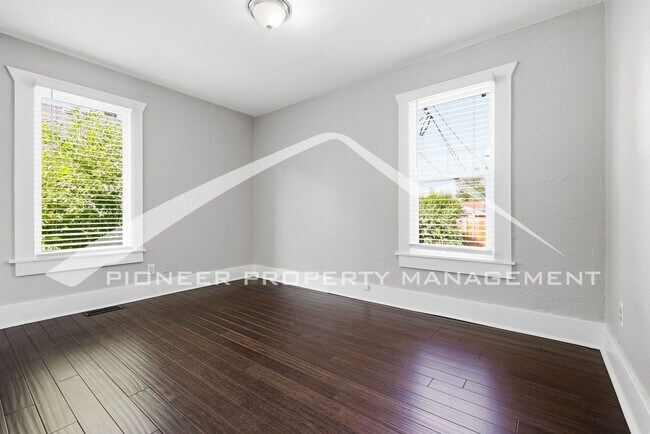 Building Photo - Spacious Home with 2 Kitchens and Central AC