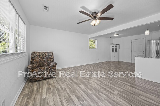 Building Photo - 107 Beazley Dr