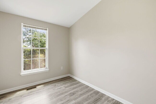 Building Photo - 927 Pirates Ct