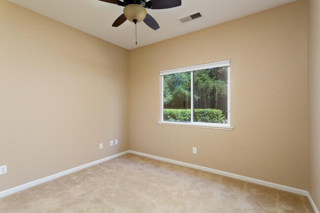 Building Photo - 1120 E Sawgrass Ave