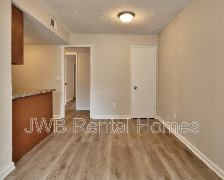 Building Photo - 851 Bert Rd