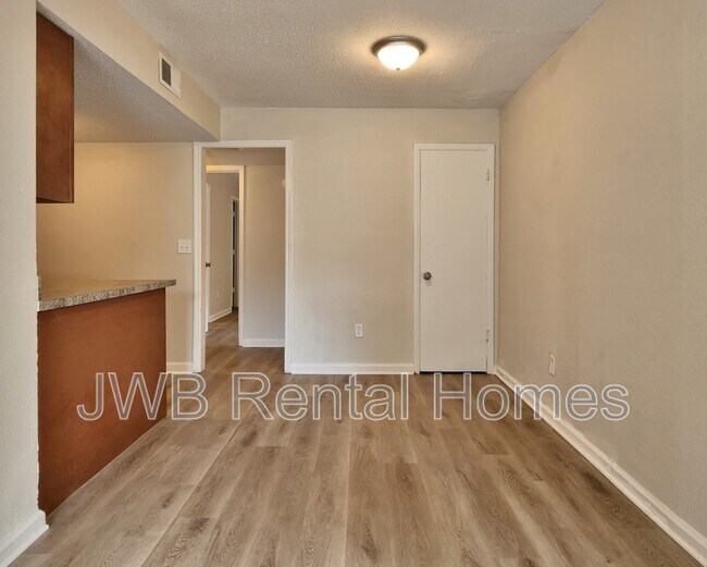 Building Photo - 851 Bert Rd