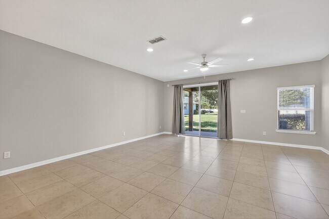 Building Photo - Townhome For Rent