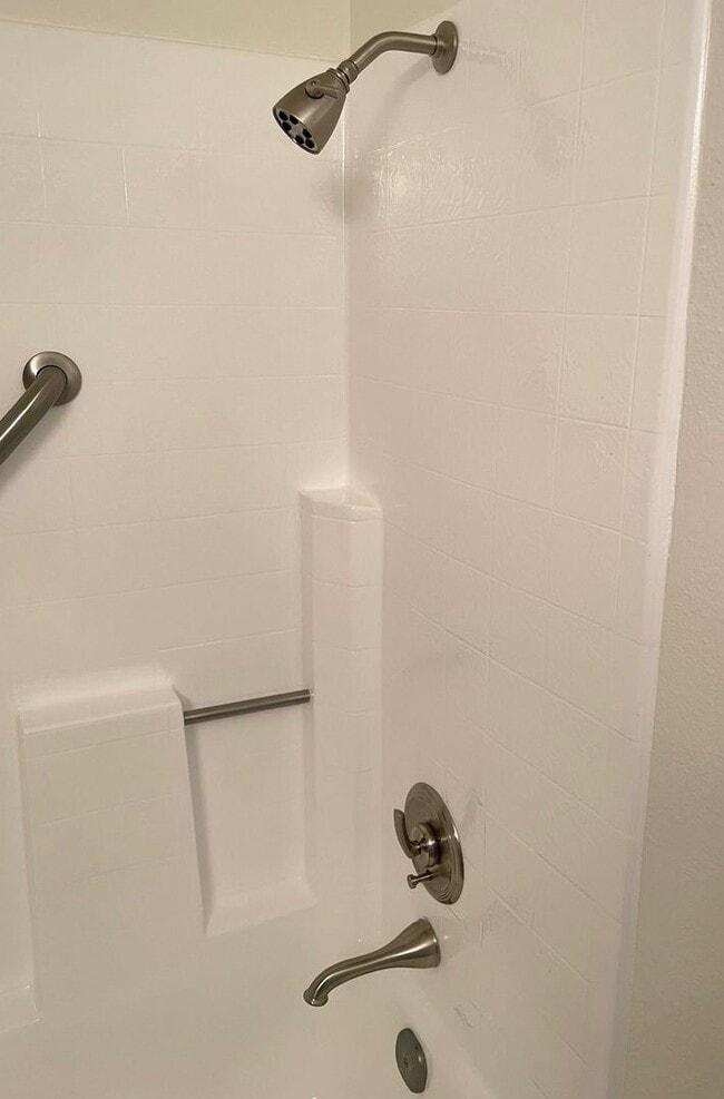 Building Photo - Nicely upgraded Townhome is East Simi