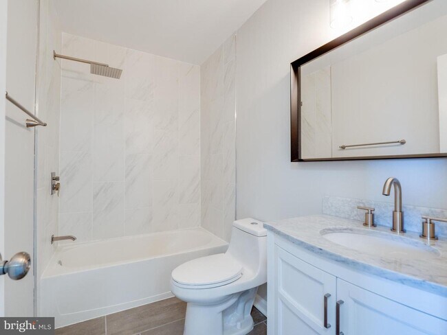 Lower Level Shared Bath - 22985 Whitehall Ter