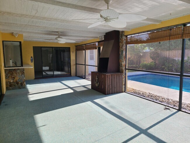 Building Photo - 725 Hibiscus Dr