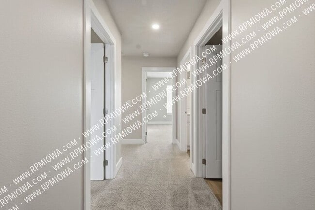 Building Photo - 818 Kingfisher Dr