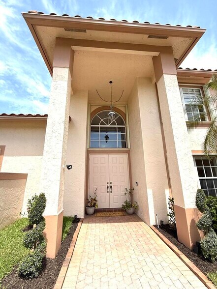 Building Photo - 9392 Cascade Ct