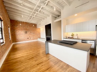 Building Photo - 112 SE 4th St