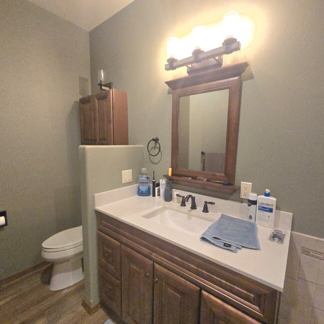 Building Photo - VIEWS!