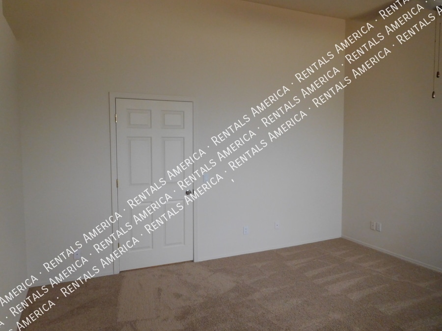 Building Photo - 5747 N 105th Ln
