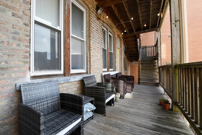 Building Photo - 2114 N California Ave