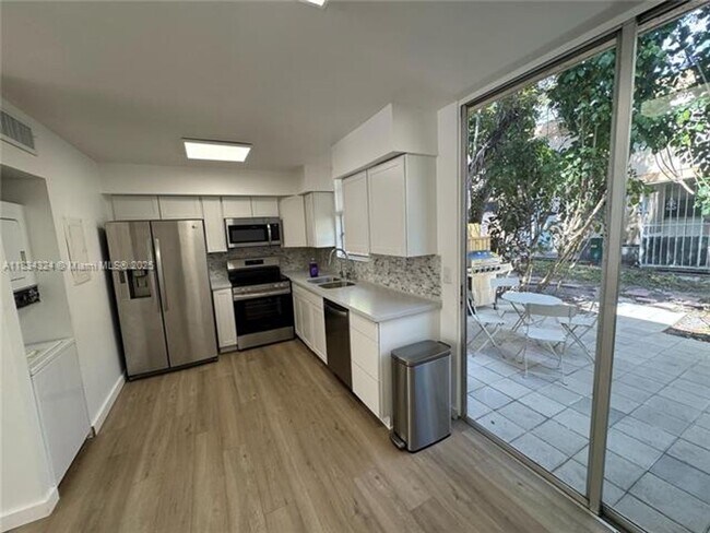 Building Photo - 6007 SW 69th St