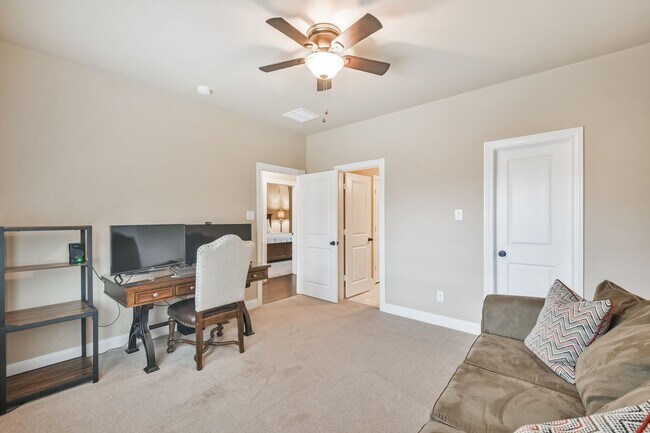 Building Photo - For Lease | 3 Bed, 2 Bath | 2,442 Sq Ft | ...
