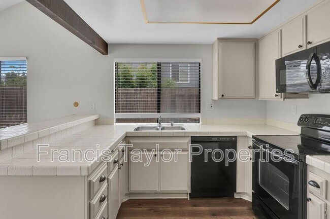 Building Photo - 929 Mulberry Dr