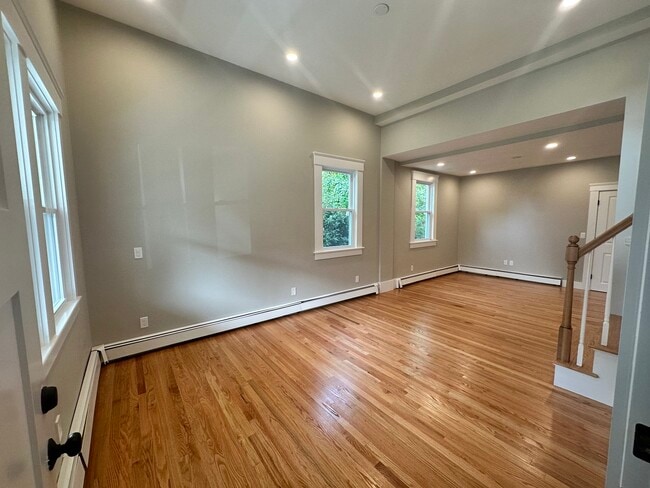 Building Photo - 54 Hebron Ave