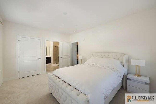 Building Photo - 421 Tavern Rd