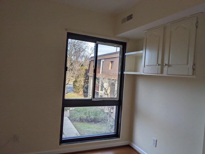 Building Photo - 12702 Veirs Mill Rd