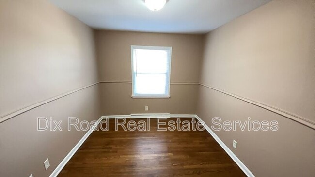 Building Photo - 921 Millikin St