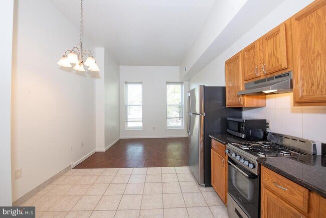 Building Photo - 1526 Mt Vernon St