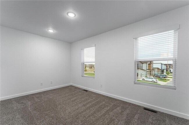 Building Photo - 751 St Charles Pl