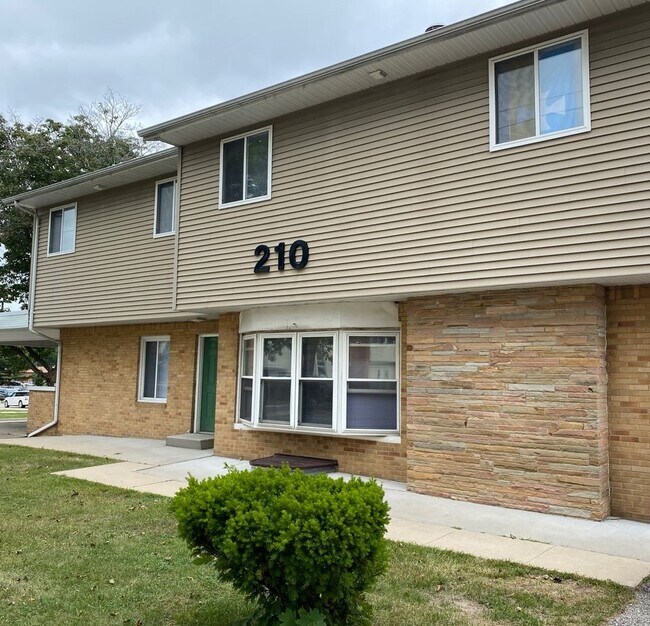 Primary Photo - 210 W Bellows St
