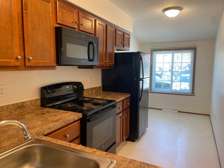Building Photo - 2703 Vineyard Dr