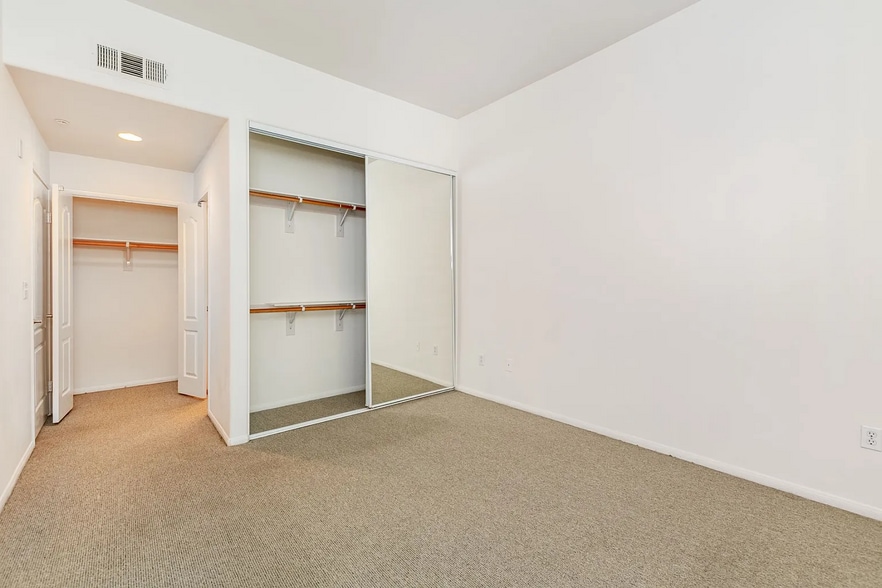 Building Photo - 4060 Glencoe Ave