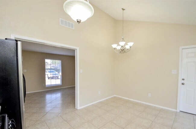 Building Photo - 10119 Leawood Blvd