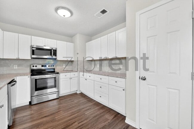 Building Photo - 317 Jones St