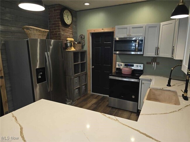 Building Photo - 202 Meek Ave